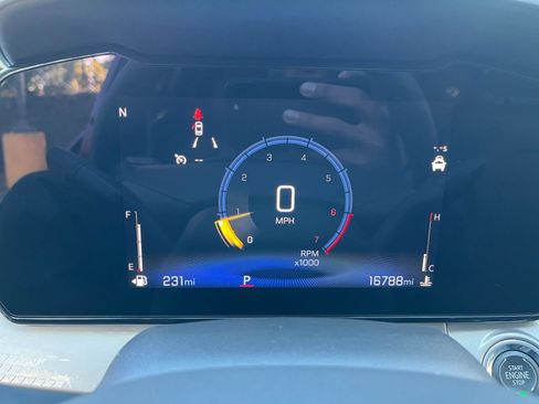 Used 2025 Chevrolet Trax LT image 38