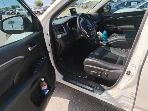 Used 2018 Toyota Highlander Limited Platinum image 4