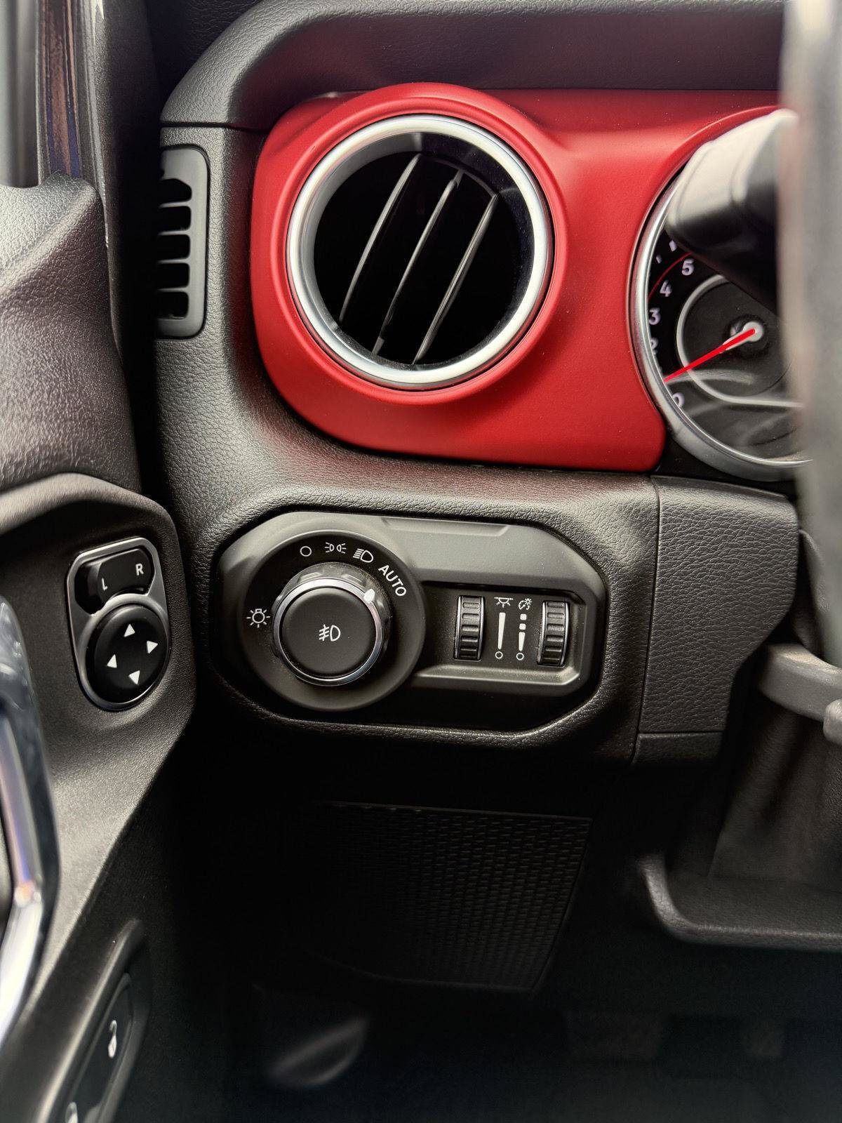 Used 2021 Jeep Wrangler Unlimited Rubicon w/ Cold Weather Group AWD/4WD image 14