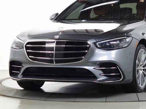 Used 2022 Mercedes-Benz S 580 4MATIC Sedan image 3