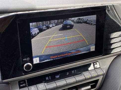 Used 2025 Toyota Camry SE image 32