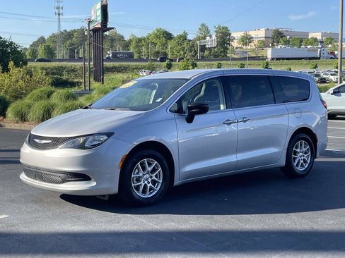 Used 2024 Chrysler Voyager LX FWD image 3