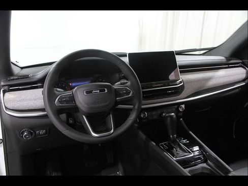 Used 2023 Jeep Compass Latitude w/ Convenience Group AWD/4WD image 6