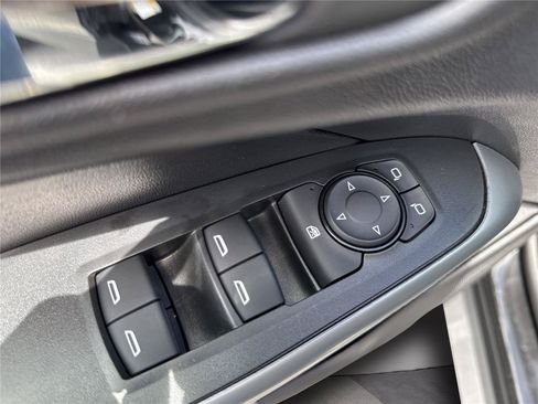 Used 2025 Chevrolet Trax LS FWD image 13