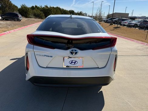 Used 2018 Toyota Prius Prime Premium image 6