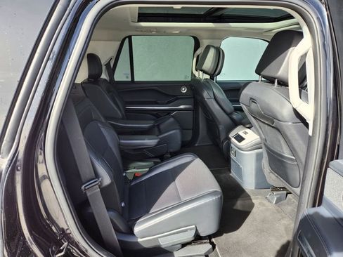 Used 2025 Lincoln Navigator Reserve AWD/4WD image 19