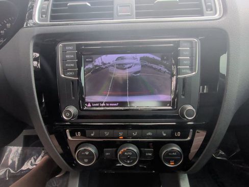 Used 2017 Volkswagen Jetta SEL FWD image 18
