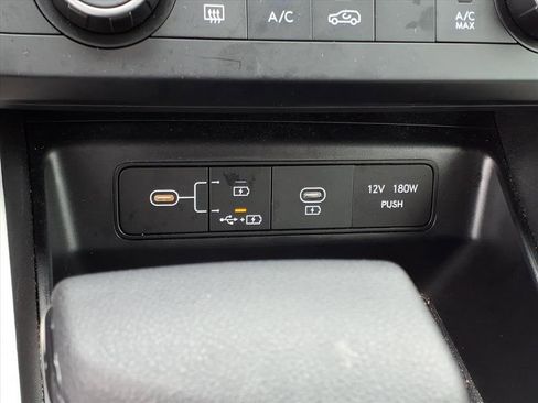 Used 2025 Hyundai Tucson SE image 15