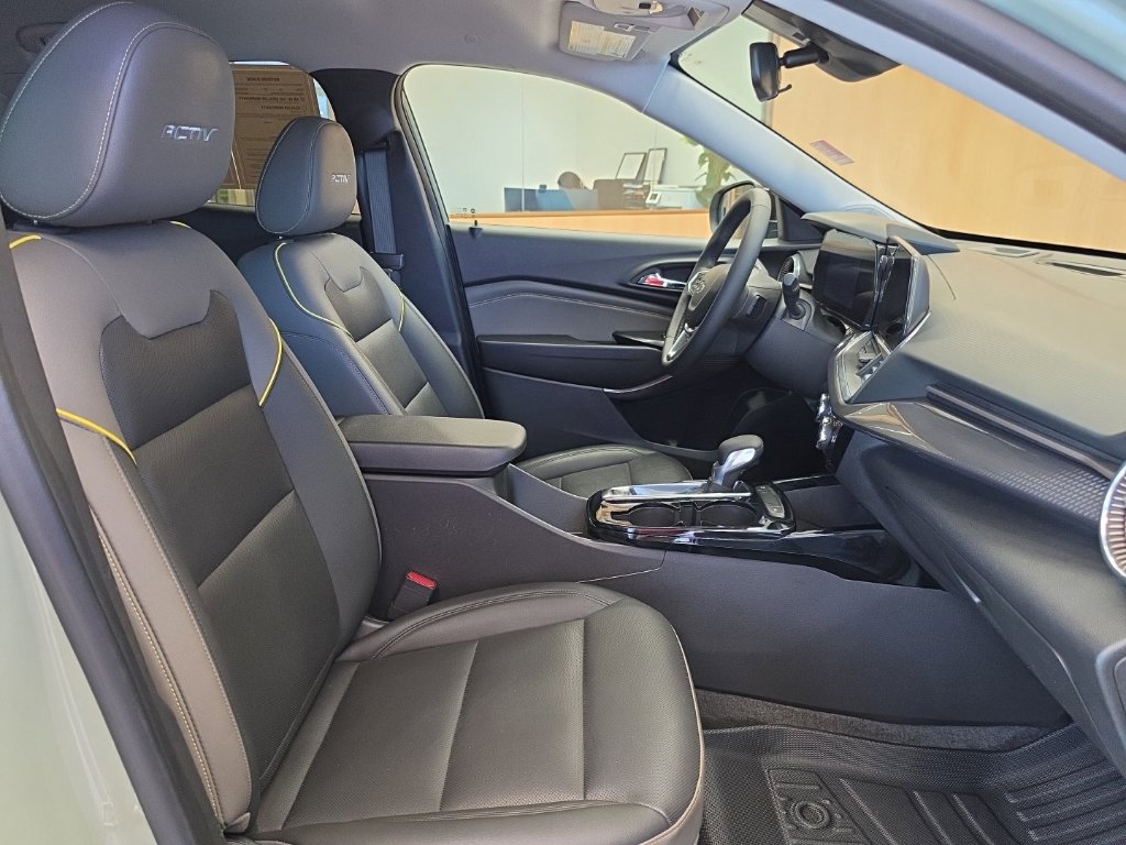 Used 2025 Chevrolet Trax ACTIV FWD image 48