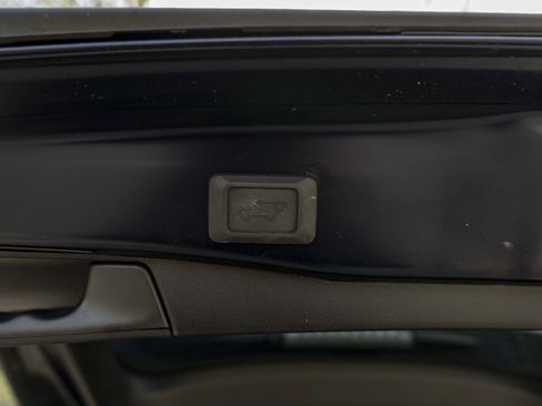 Used 2025 Toyota RAV4 XLE Premium image 41