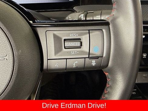Used 2025 Nissan Kicks SR FWD image 13