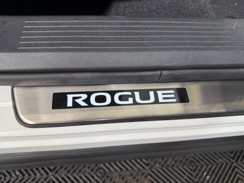 Used 2023 Nissan Rogue SV image 25