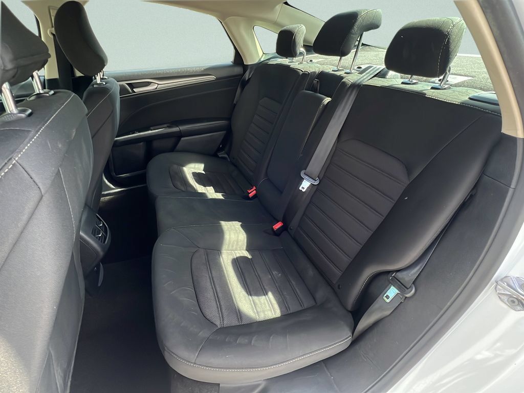 Used 2019 Ford Fusion SE FWD image 9
