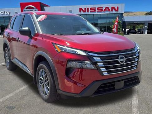 Used 2025 Nissan Rogue S AWD/4WD image 1