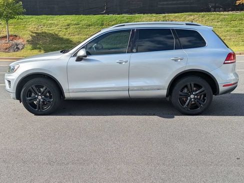 Used 2017 Volkswagen Touareg Wolfsburg Edition AWD/4WD image 7