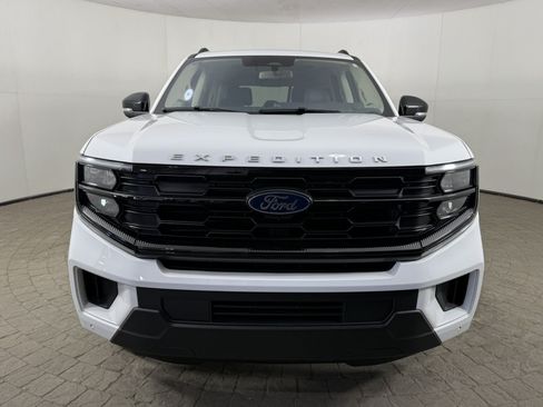 Certified 2025 Ford Expedition Active AWD/4WD image 2