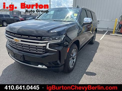 Used 2023 Chevrolet Suburban Premier AWD/4WD image 2