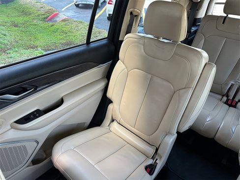 Used 2022 Jeep Grand Cherokee L Limited image 41