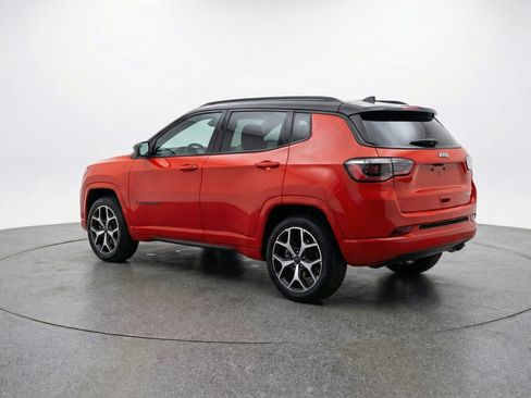 Used 2025 Jeep Compass Limited image 6
