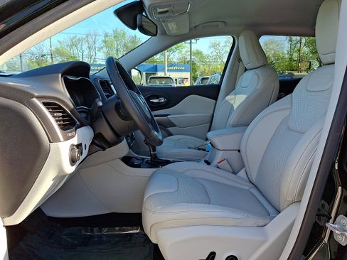Used 2019 Jeep Cherokee Limited AWD/4WD image 13