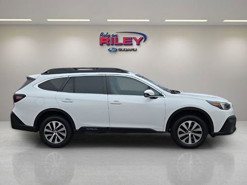 Used 2022 Subaru Outback Premium image 6