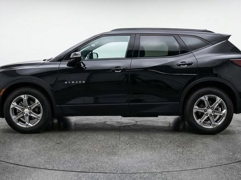 Used 2025 Chevrolet Blazer LT FWD image 5
