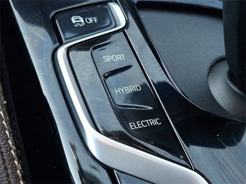 Used 2023 BMW 530e xDrive w/ Premium Package image 25