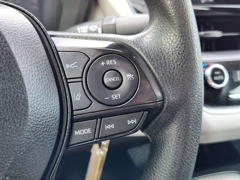 Used 2022 Toyota Corolla LE FWD image 22