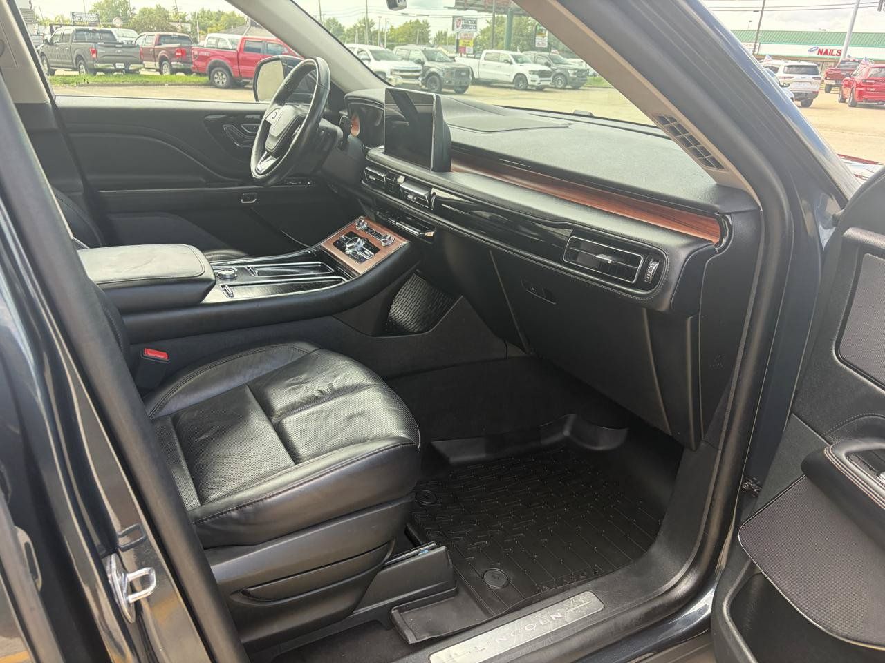 Used 2023 Lincoln Aviator Reserve w/ Class IV Trailer Tow Package AWD/4WD image 10