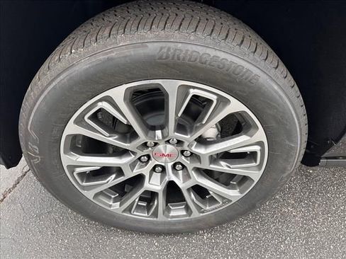 New 2026 GMC Yukon XL Denali w/ Denali Reserve Package AWD/4WD image 15