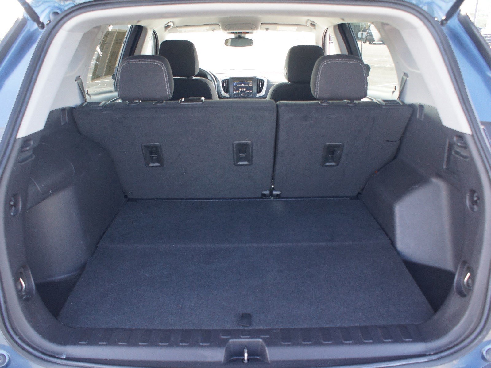 Used 2024 GMC Terrain SLE AWD/4WD image 15