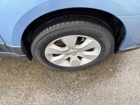 Used 2011 Subaru Outback 2.5i Premium w/ All-Weather Pkg AWD/4WD image 14