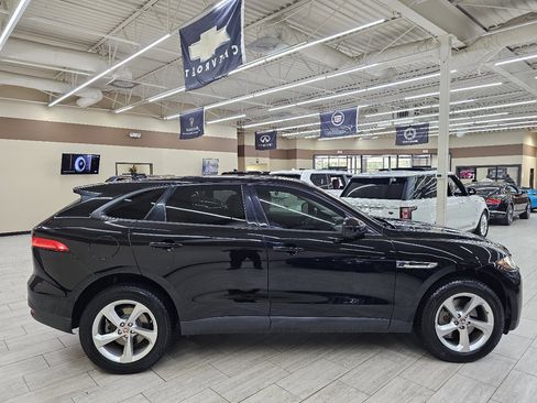 Used 2017 Jaguar F-PACE Premium image 6