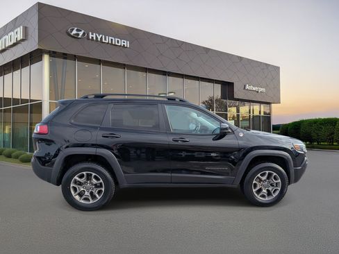 Used 2022 Jeep Cherokee Trailhawk AWD/4WD image 2