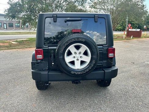 Used 2013 Jeep Wrangler Sport AWD/4WD image 4