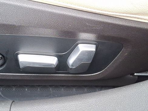 Certified 2023 BMW 330i xDrive Sedan w/ Convenience Package image 10