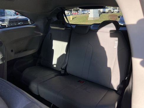 Used 2022 Toyota Sienna XLE image 25