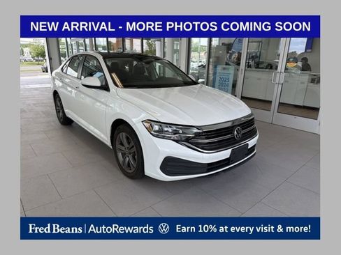 Used 2024 Volkswagen Jetta SE w/ Panoramic Sunroof Package FWD image 1