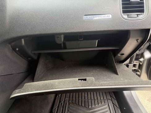 Used 2012 Dodge Charger SE RWD image 38