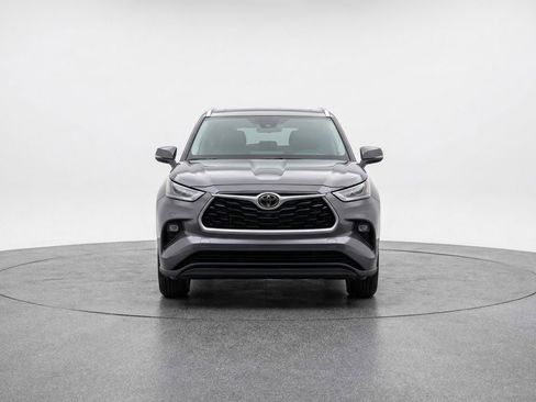 Used 2025 Toyota Highlander XSE image 2