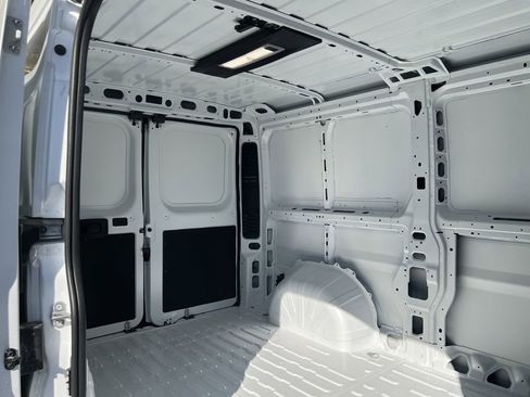 Used 2025 RAM ProMaster 2500 w/ Premium Convenience Group image 18