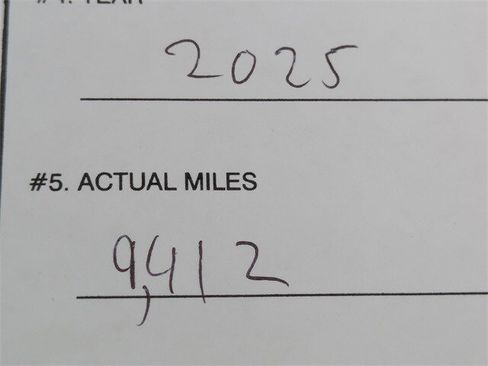 Used 2025 Chevrolet Trax RS w/ Sunroof Package image 9