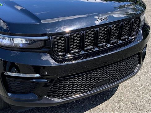 Certified 2024 Jeep Grand Cherokee Limited w/ Black Appearance Package AWD/4WD image 28