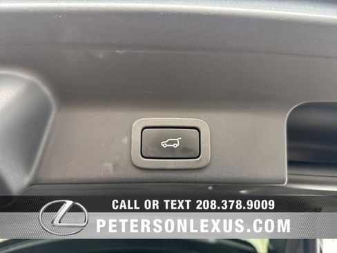 Used 2020 Jaguar F-PACE SVR image 21