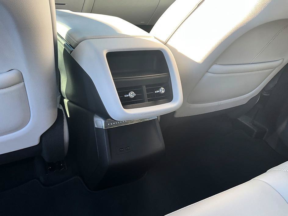 Used 2025 Cadillac Lyriq Sport AWD/4WD image 31