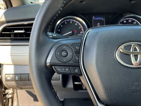 Used 2020 Toyota Camry SE image 21