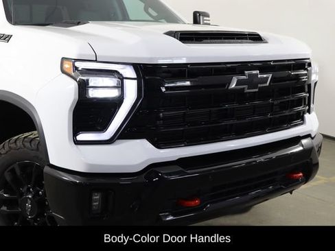 Used 2025 Chevrolet Silverado 2500 LTZ w/ LTZ Plus Package AWD/4WD image 47