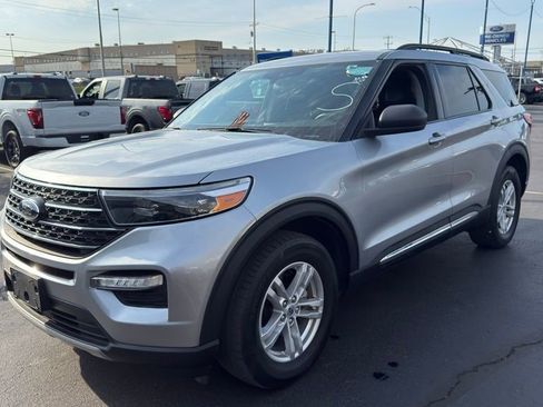 Used 2022 Ford Explorer XLT w/ Equipment Group 202A AWD/4WD image 6