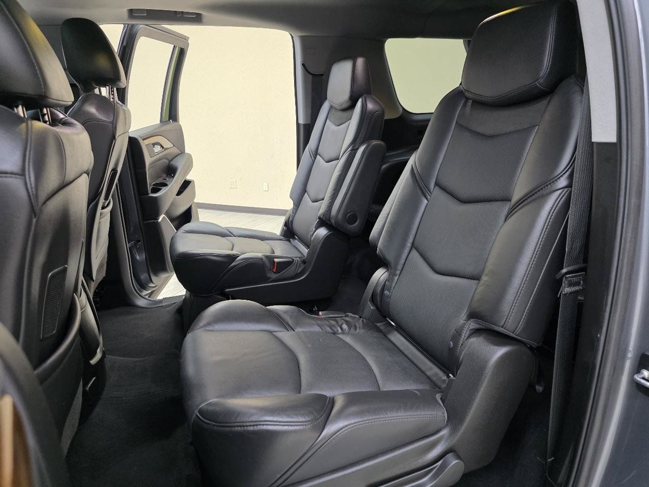 Used 2018 Cadillac Escalade ESV Luxury RWD image 26