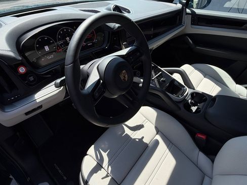 Certified 2026 Porsche Cayenne AWD/4WD image 4